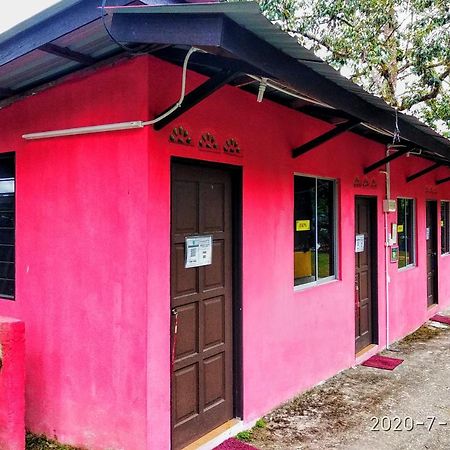 Lopoh Waterfront Budget Chalets Villa ฮูลูลางัต ภายนอก รูปภาพ